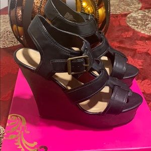 Candie’s wedges